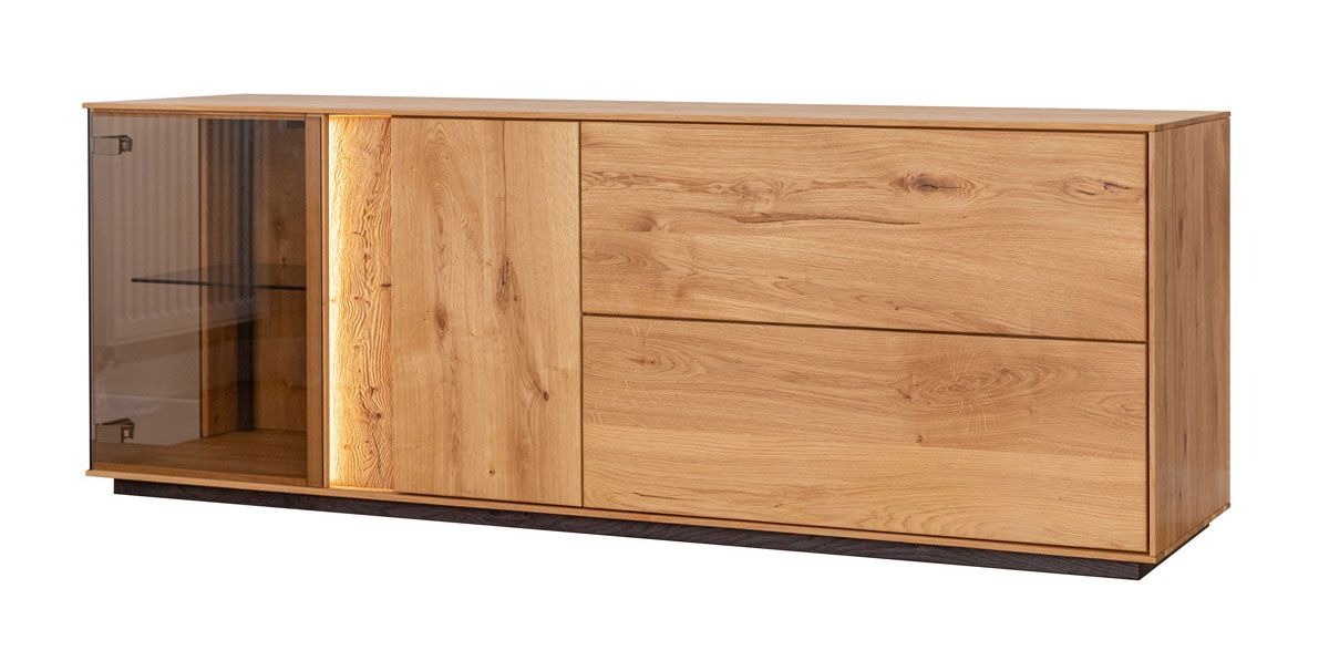 TV-Unterschrank Sienne 09 mit getöntem Glas, 60 x 165 x 43,5 cm, aus Massivholz Wildeiche, 4 Türen, 6 Fächer, Push-to-open, LED-Beleuchtung inklusive