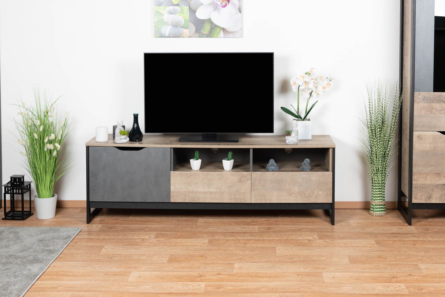 Hochwertiger TV-Schrank / TV-Möbel Bassatine 03, 2 Schubladen, 1 Tür, Eiche rustikal / Grau / Schwarz, Maße: 53 x 161 x 40 cm, zwei offene Fächer